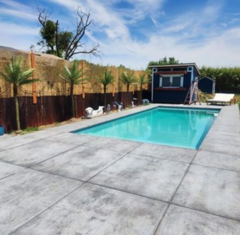 Clean pool serviced by EZ Pools in Lincoln Village
